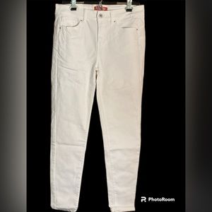 NWOT White Skinny Jeans size 9